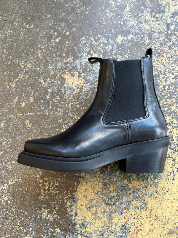 Dusty Boot