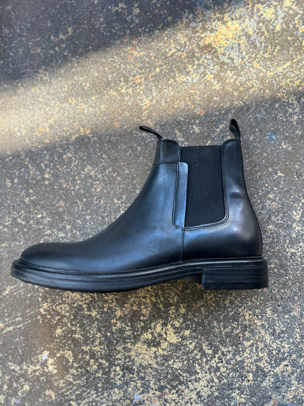 Shoe The Bear York Leather Chelsea Boots