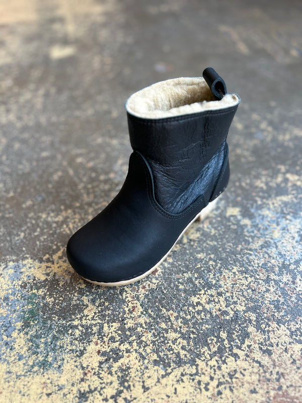 5” Pull on Boot on Mid Heel in Ink Aviator