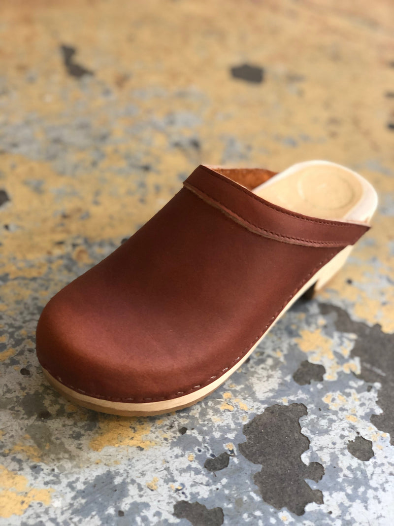 Old School Clog on Mid Heel Bourbon – The Block Vancouver